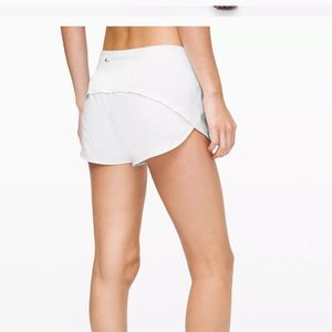 White lululemon speed-up shorts 2.5 in. Size 4